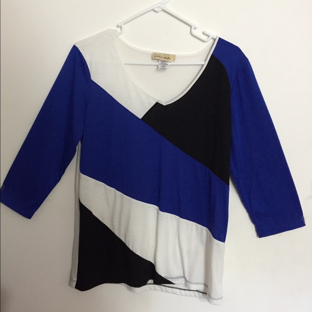 Mid-length sleeve dress shirt